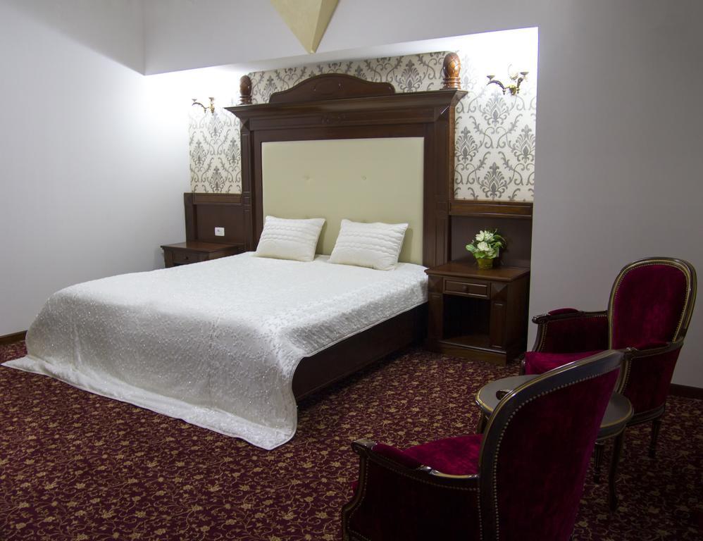 Hotel Giuliano Bragadiru Extérieur photo