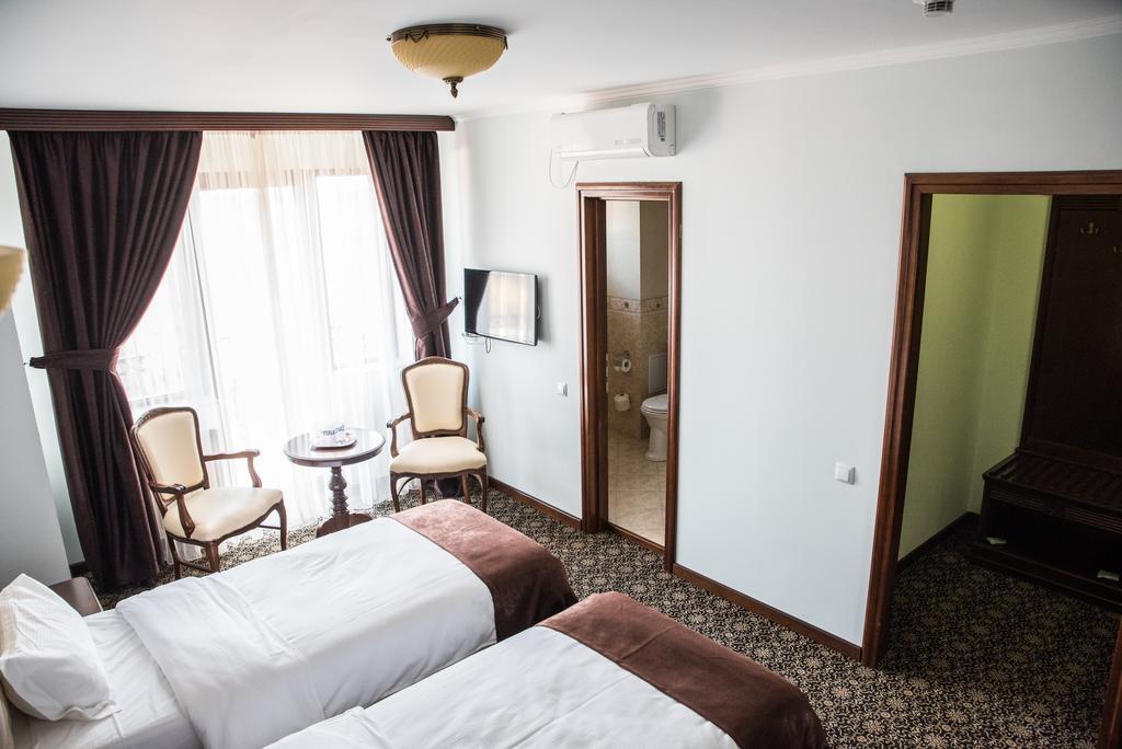 Hotel Giuliano Bragadiru Extérieur photo