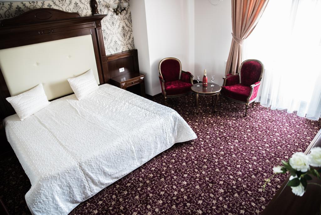 Hotel Giuliano Bragadiru Extérieur photo