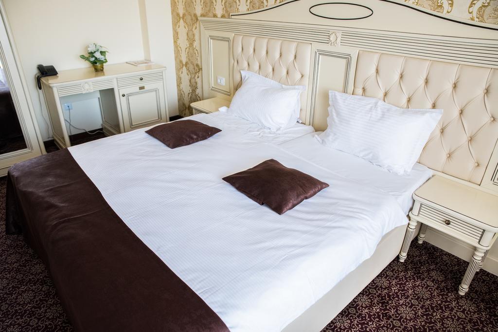 Hotel Giuliano Bragadiru Extérieur photo
