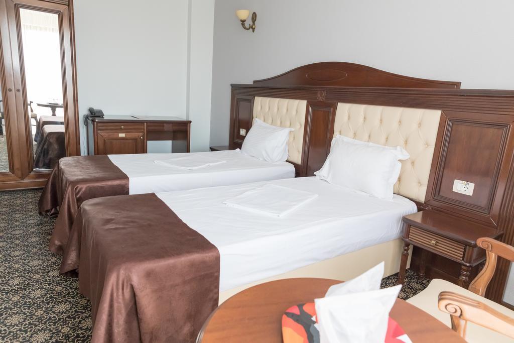 Hotel Giuliano Bragadiru Extérieur photo