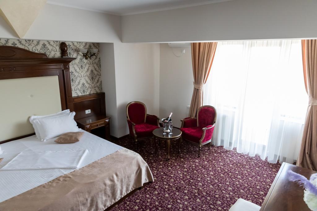 Hotel Giuliano Bragadiru Extérieur photo