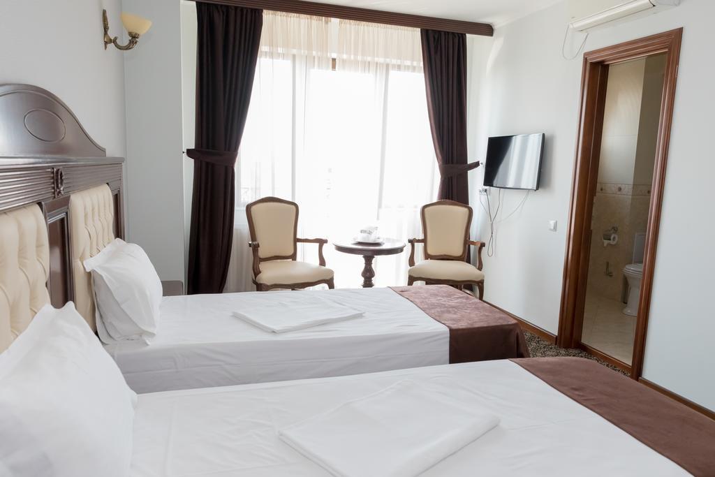 Hotel Giuliano Bragadiru Extérieur photo