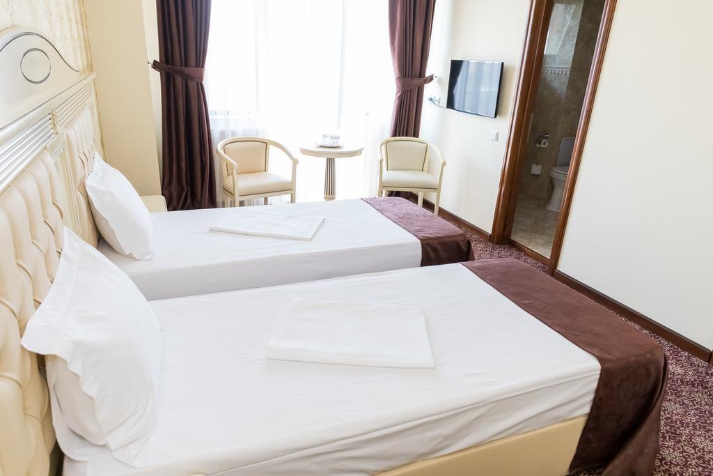 Hotel Giuliano Bragadiru Extérieur photo