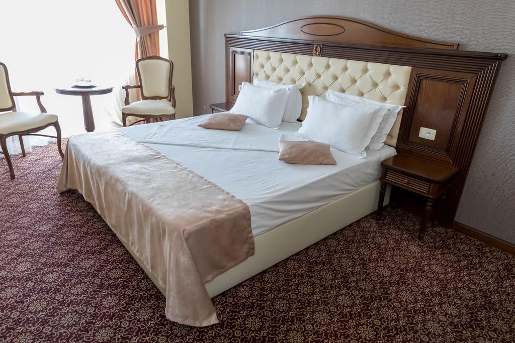 Hotel Giuliano Bragadiru Extérieur photo