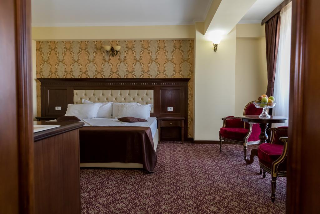 Hotel Giuliano Bragadiru Extérieur photo