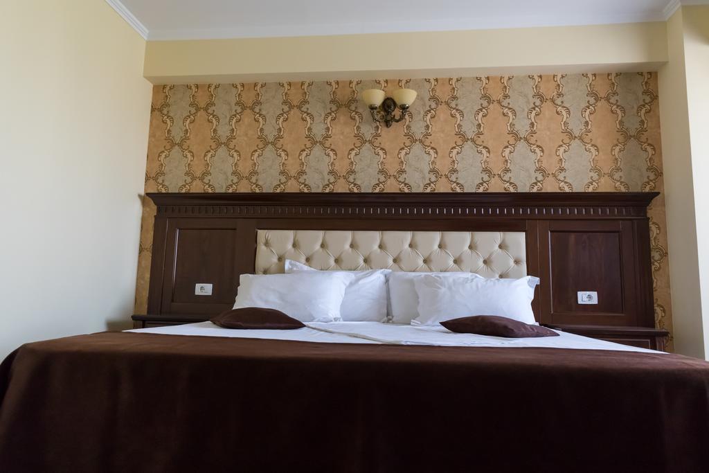 Hotel Giuliano Bragadiru Extérieur photo