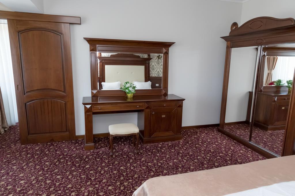 Hotel Giuliano Bragadiru Extérieur photo