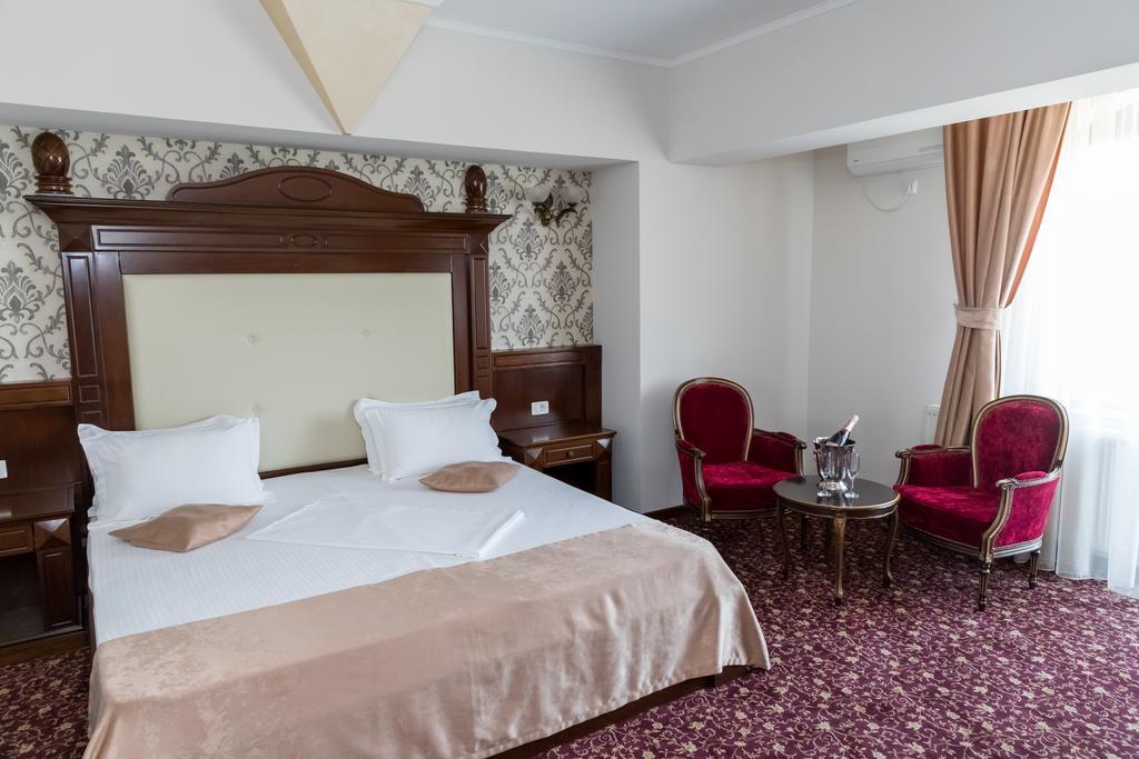 Hotel Giuliano Bragadiru Extérieur photo