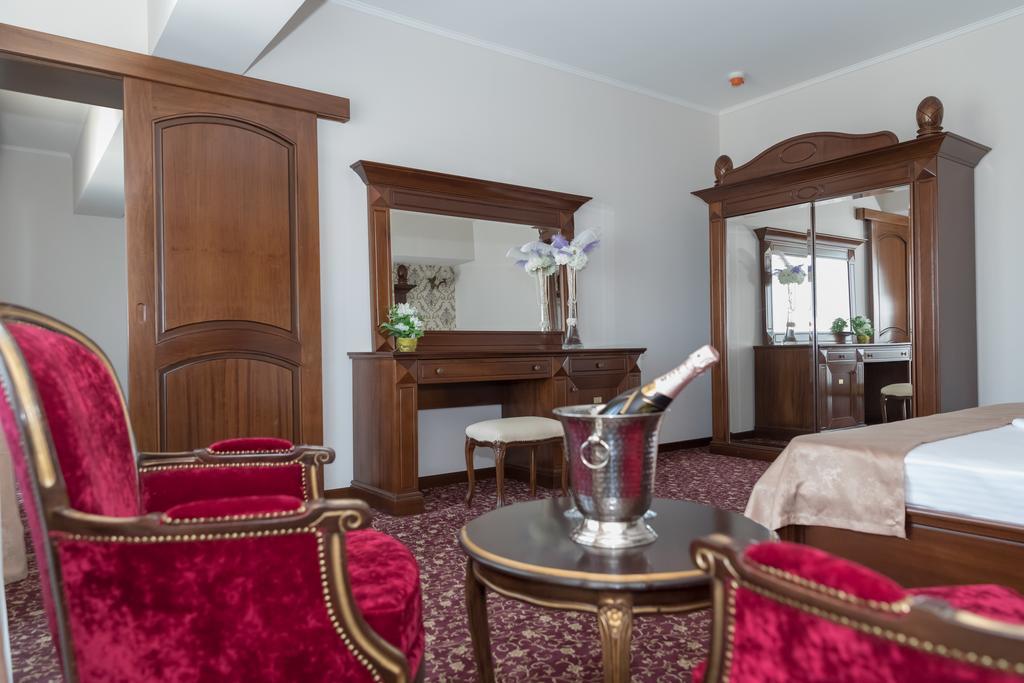 Hotel Giuliano Bragadiru Extérieur photo