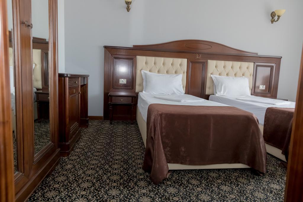 Hotel Giuliano Bragadiru Extérieur photo
