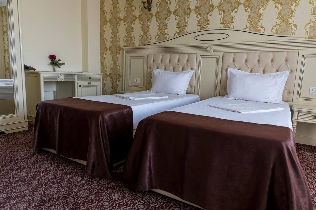Hotel Giuliano Bragadiru Extérieur photo